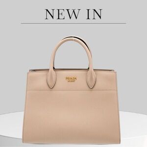 Prada
Saffiano Cuir Medium Bibliothèque Tote